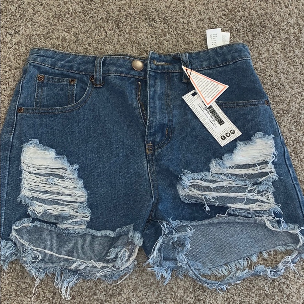 HIGH RISE DISTRESSED SHORTS